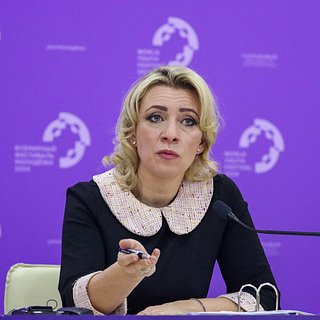 Захарова обвинила Зеленского в «добивании украинцев»