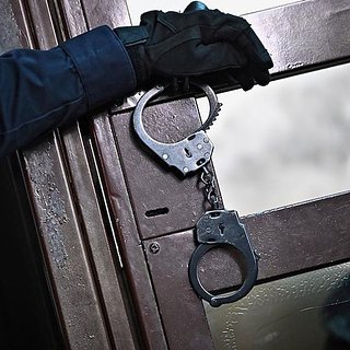 Бывшего российского чиновника арестовали за посредничество в даче взятки