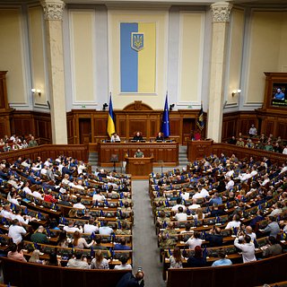 На Украине решили упростить процедуру увольнения госслужащих с паспортом России