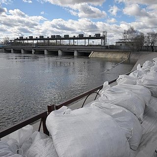 Уровень воды в затапливающей российский регион реке побил 30-летний рекорд
