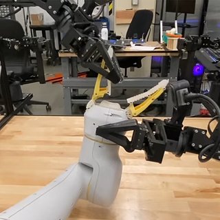 ИИ-робота научили ремонтировать себе подобных