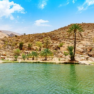 Оманские пустыни превратились в озера после рекордных ливней