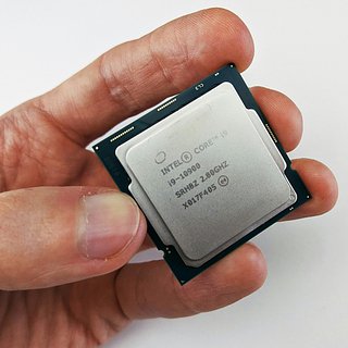 Мощность процессоров Intel понизили из-за ошибок