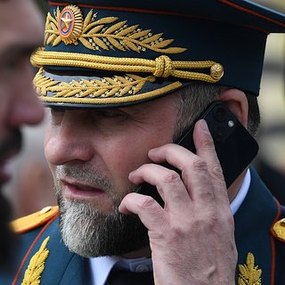Глава МЧС Чечни обещал изнасиловать задержавших его полицейских. Генерала отбили «ахматовцы» с оружием