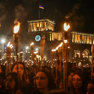 В Ереване сожгли флаги Турции и Азербайджана в годовщину геноцида армян