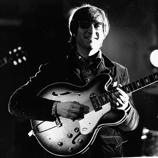 Гитару Джона Леннона выставят на торги в США