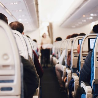 Пассажирка устроила дебош и вынудила пилотов посадить самолет в Казахстане