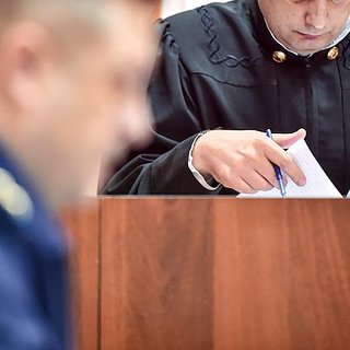 Гособвинение попросило для помощника главы Астрахани 7,5 года за вымогательство