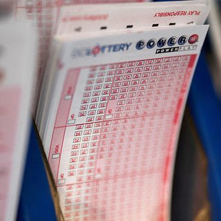 Женщина выиграла миллион долларов в лотерею и забыла о билете