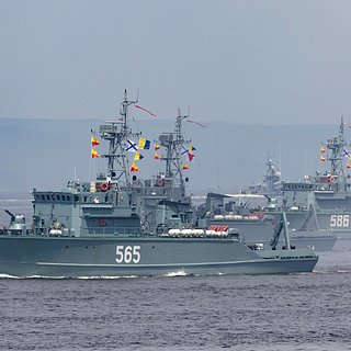 Российские тральщики провели корабли ТОФ через мины