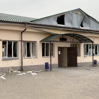 Россия нанесла мощный удар по железнодорожной станции на Украине. В этот момент туда прибыл поезд с бойцами ВСУ