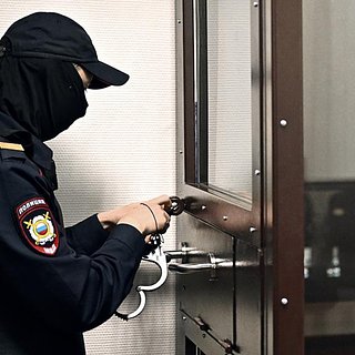 Офицер ФСБ брал взятки от организаторов азартных игр и получил 17 лет колонии