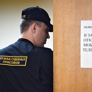 Директора российского института обвинили в получении взяток от 16 студентов