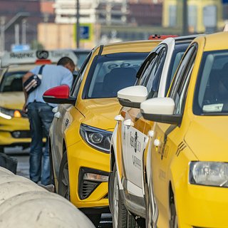 Российского таксиста забили за отказ в бесплатном проезде