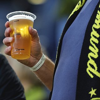 Глава РФС назвал главное препятствие для возвращения пива на стадионы