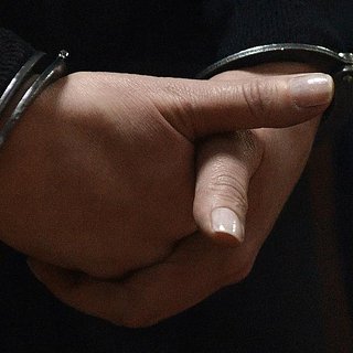Сотрудница МВД России заставила фирму взять мужа на работу и попала под арест