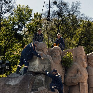 В Киеве начали демонтаж посвященного Переяславской раде монумента