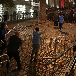 Шесть полицейских пострадали при разгоне митинга в Тбилиси