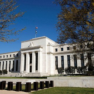 ФРС США в шестой раз подряд сохранила ключевую процентную ставку