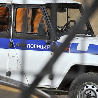 Российский полицейский с помощью двух пальцев инсценировал ограбление и попался