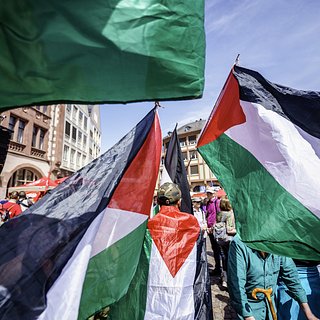 На «Евровидении» решили запретить палестинский и разрешить ЛГБТ-флаг