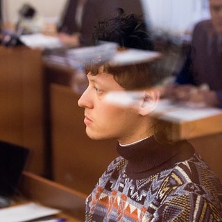 Защита сжегшего российский паспорт певца Шарлота обжаловала продление его ареста