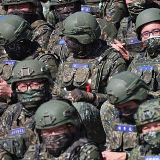 Глава МИД Аргентины оценила внешность китайских военных фразой «все одинаковые»