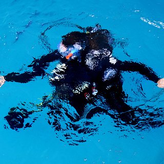 Туристка решила поплавать под водой, потеряла сознание и не выжила
