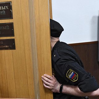 Обвиняемого в реабилитации нацизма российского блогера арестовали за мат