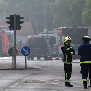 Пожар на оборонном заводе в Берлине продлится всю субботу