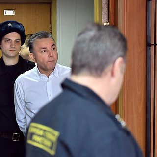 Один из трех офицеров-миллиардеров ФСБ попросил суд снять с него обвинения