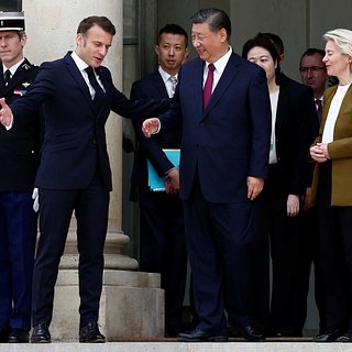 Си Цзиньпин призвал Францию и ЕС предотвратить эскалацию украинского конфликта