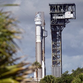 В США отложили первый пилотируемый запуск Starlinker к МКС