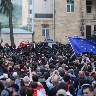 В провокациях на акциях протеста в Грузии увидели иностранный след
