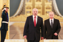 Лукашенко подарил Путину красные розы