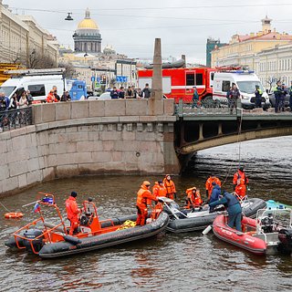 Водителя упавшего в воду в Петербурге автобуса задержали