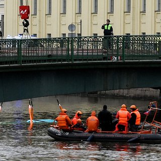 Очевидец падения автобуса в реку Мойку рассказал о спасении людей