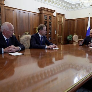 Путин на встрече с Мантуровым и Чемезовым оценил сбои в работе промышленности