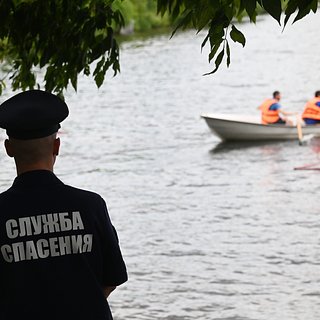 Российский подросток вылетел из авто в реку после аварии и пропал